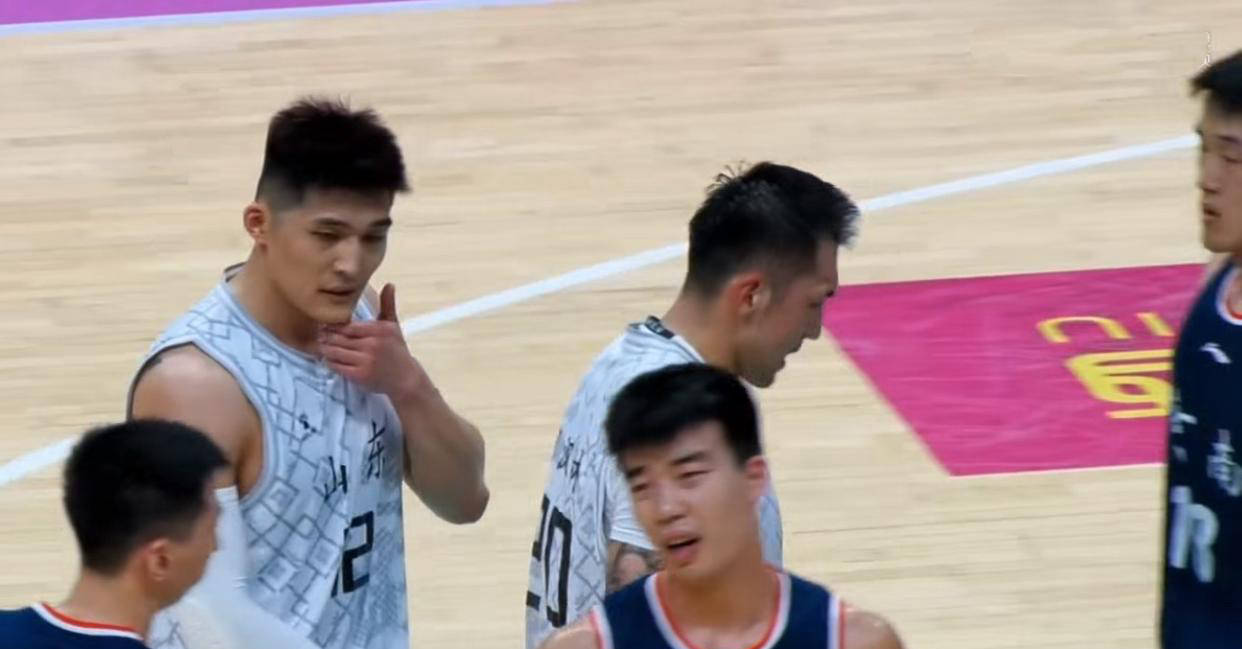 山东男篮备战对抗福建队，全队精神抖擞的简单介绍