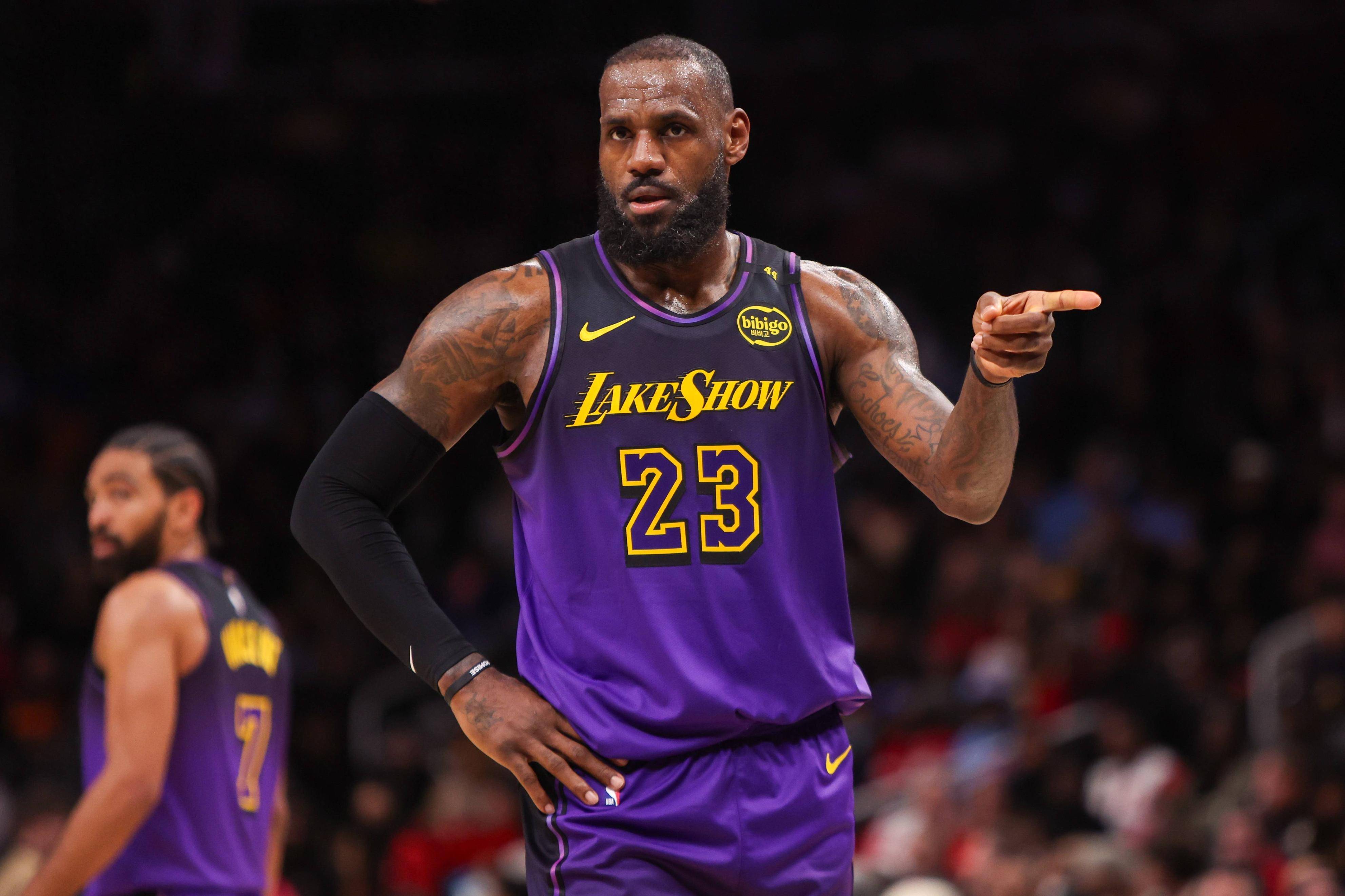 关于在湖人被立雕像有多难？NBA历史仅6人，詹姆斯有机会吗？的信息