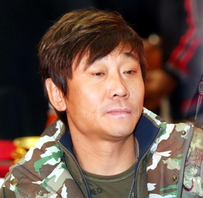 20年前，那个让那英甘愿“未婚生子”的前国脚高峰，如今过得怎样的简单介绍